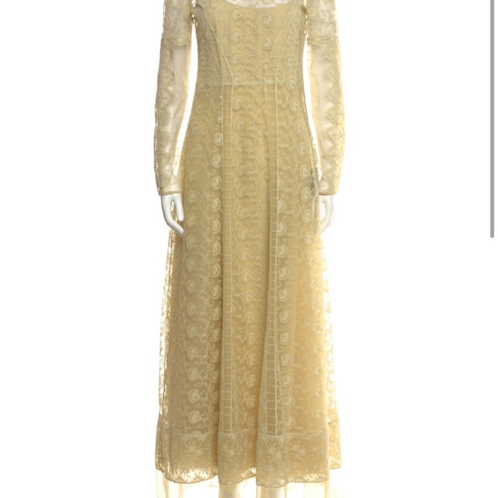Burberry — NWT Elegant Cream Lace Long Sleeve Dress
